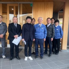 来社　記念撮影